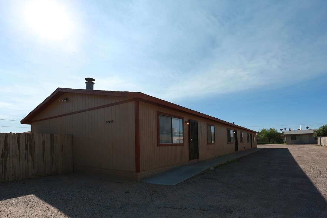 5756 E 24th St in Tucson, AZ - Foto de edificio