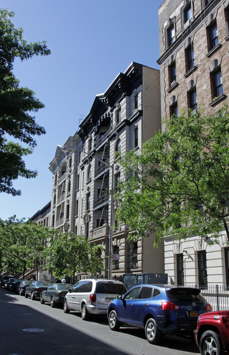 558 W 147 in New York, NY - Building Photo