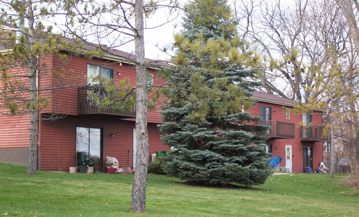 Lakeshore Apartments in Haslett, MI - Building Photo