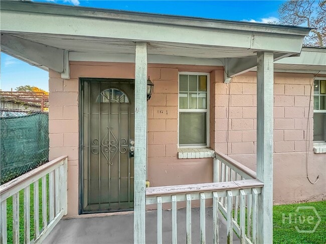 property at 512 W 32nd St