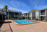 Palm Avenue Apartments photo'