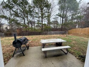 160 Trevor Ridge Dr in Holly Springs, NC - Building Photo - Building Photo