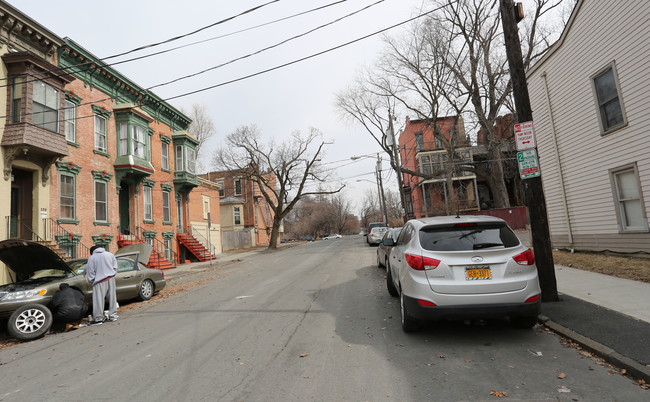 135 Knox St in Albany, NY - Building Photo - Building Photo