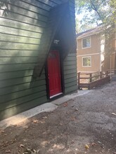 675 E Victoria Ct in Lake Arrowhead, CA - Foto de edificio - Building Photo