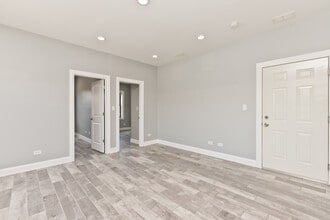 3813 N Cicero Ave, Unit 2 in Chicago, IL - Building Photo - Building Photo