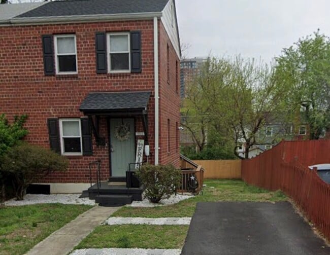 property at 2316 Victory Dr