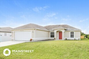 3907 13th St W in Lehigh Acres, FL - Building Photo