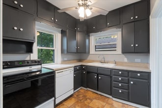 1021 N Shore Dr in Moline, IL - Building Photo - Building Photo