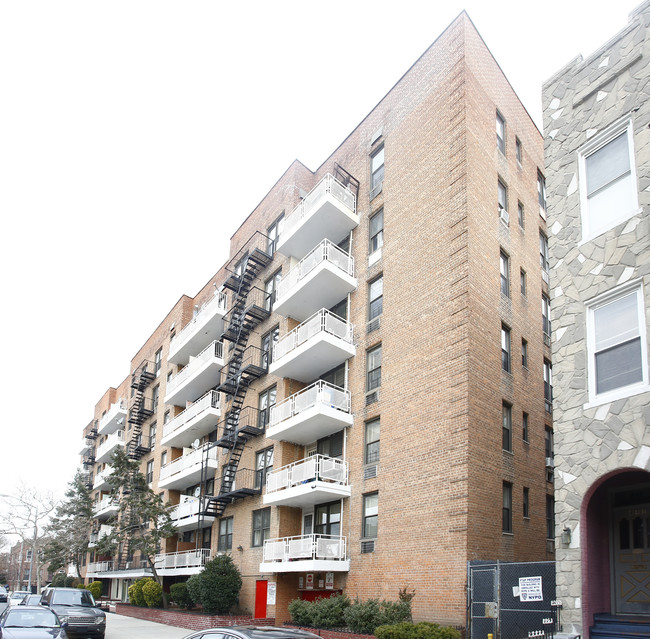 425 E 96th St in Brooklyn, NY - Foto de edificio - Building Photo