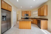 8023 Murano Cir in Palm Beach Gardens, FL - Building Photo - Building Photo