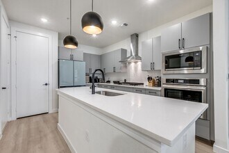 719 E Locust St in San Antonio, TX - Building Photo - Building Photo