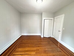 14 Belknap St, Unit 1 in Somerville, MA - Building Photo - Building Photo