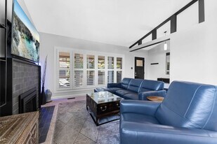 670 Coronation Ave. in Ottawa, ON - Building Photo