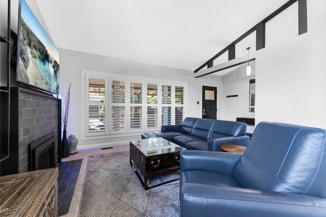 670 Coronation Ave. in Ottawa, ON - Building Photo