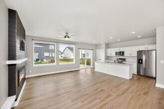 604 NE Pearl Dr in Ankeny, IA - Building Photo - Building Photo