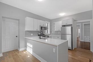 51 Glenville Ave, Unit 28-2 in Boston, MA - Foto de edificio - Building Photo