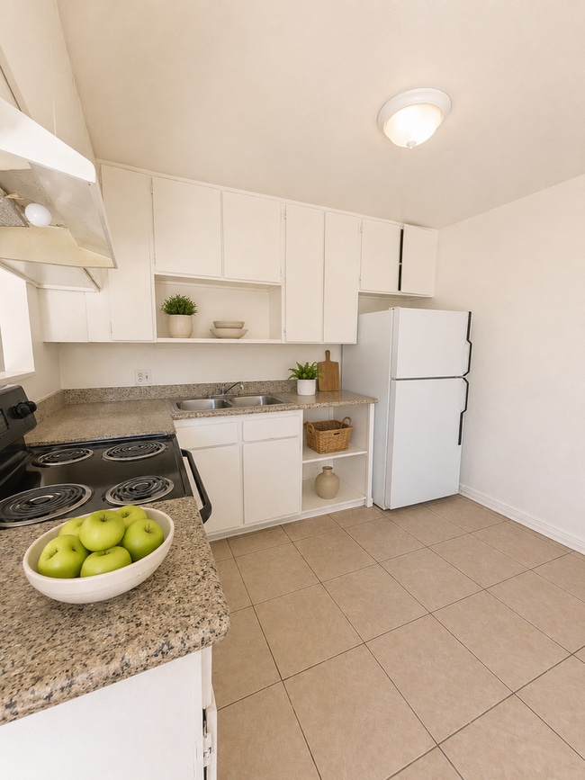 property at 2334-2412 W Dennett Ave