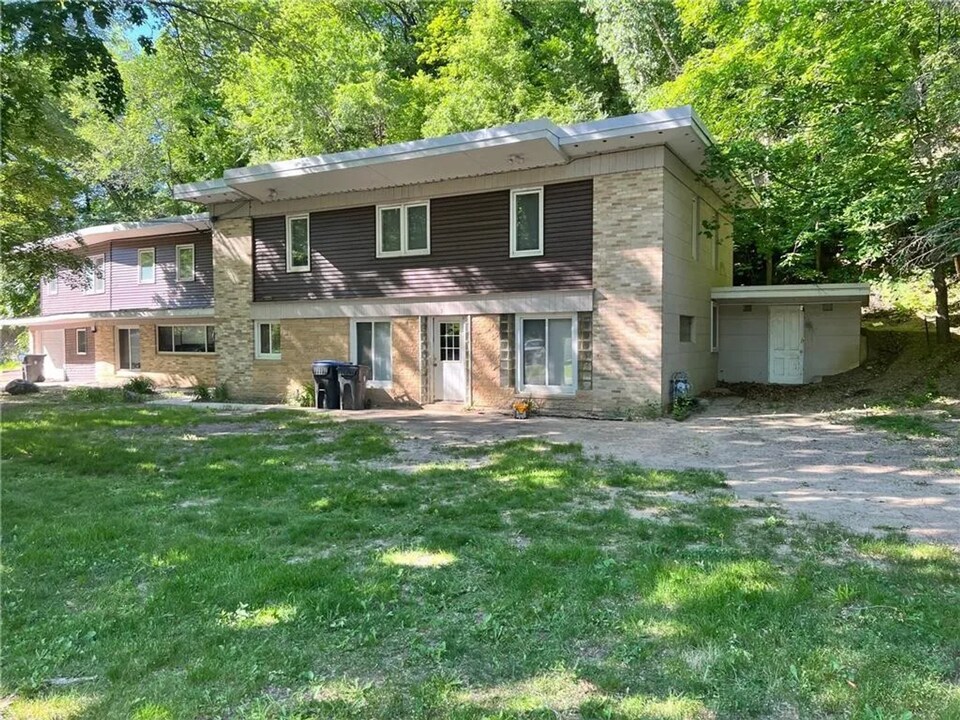 1035 Thompson Ravine Rd-Unit -1 in Mankato, MN - Building Photo