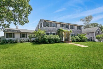 37 E Brander Pkwy in Shelter Island, NY - Building Photo - Building Photo