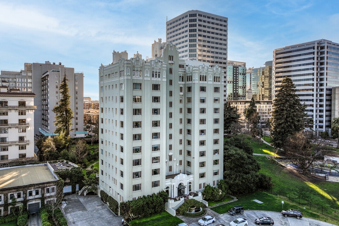 Lakeside Drive Apartments in Oakland, CA - Building Photo