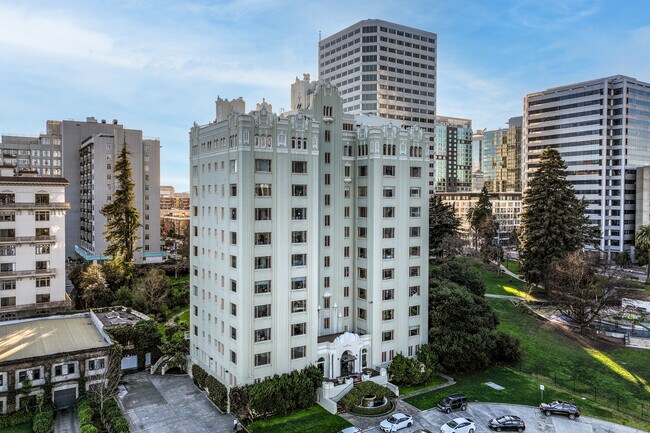 Lakeside Drive Apartments