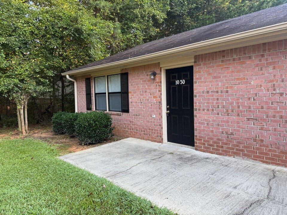 1030 Nash Ct in Bogart, GA - Building Photo