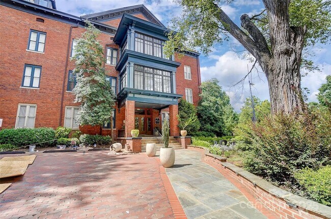 property at 229 N Poplar St