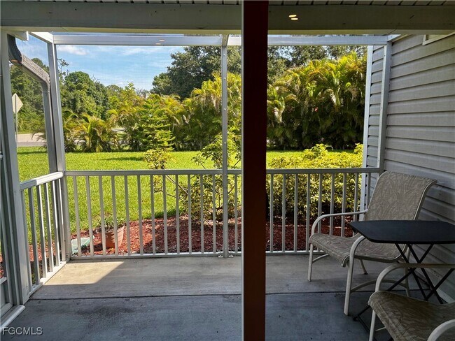 7008 Constitution Blvd in Ft. Myers, FL - Foto de edificio - Building Photo