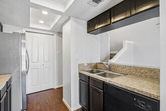 202 Teakwood Dr in Victoria, TX - Building Photo - Building Photo