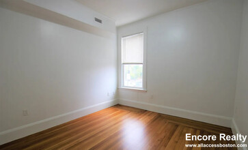 1516 Commonwealth Ave, Unit 1 in Boston, MA - Building Photo - Building Photo