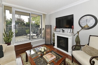 10 Delisle Ave in Toronto, ON - Building Photo - Building Photo