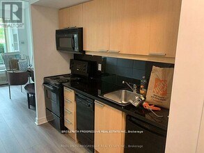 19 Avondale Ave in Toronto, ON - Building Photo - Building Photo