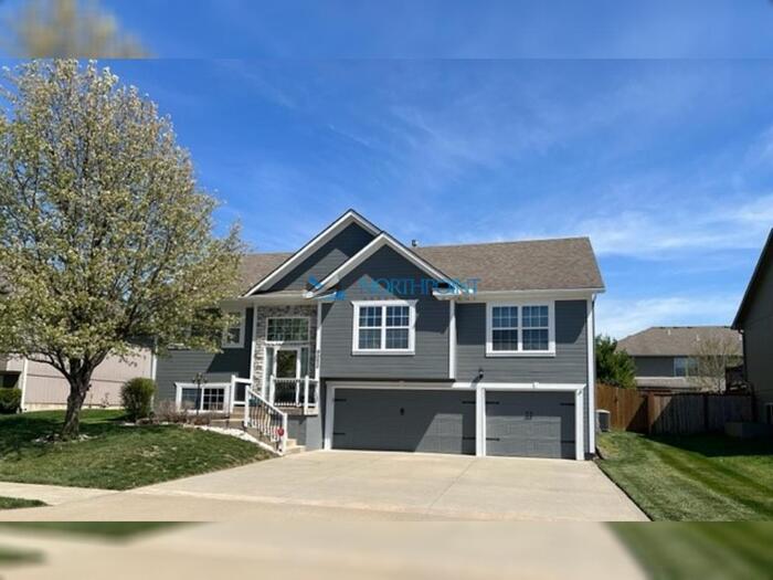 9020 SW 10th St in Blue Springs, MO - Building Photo