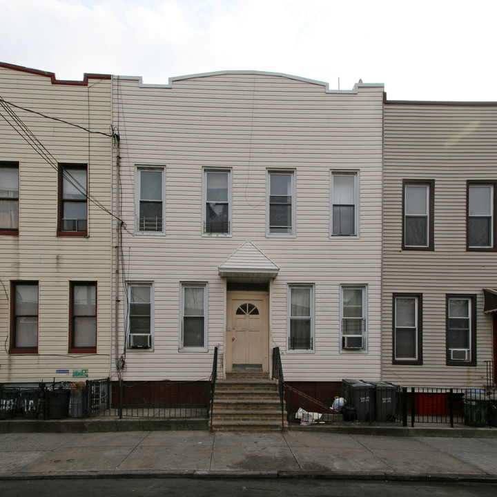 912 Hart St in Brooklyn, NY - Building Photo