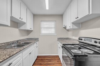 4706 Yellowstone Blvd, Unit 4 in Houston, TX - Foto de edificio - Building Photo