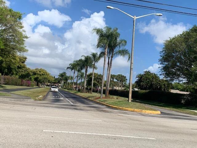 1111 Green Pine Blvd in West Palm Beach, FL - Foto de edificio - Building Photo