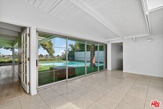 2042 Linda Flora Dr in Los Angeles, CA - Building Photo - Building Photo