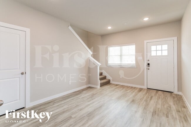 319 Niki Dr in Lewisville, TX - Foto de edificio - Building Photo