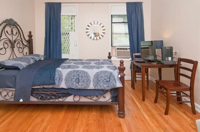 1581 1st Ave in New York, NY - Building Photo - Building Photo