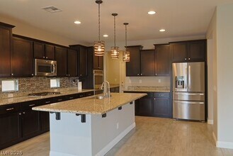 531 Signal Peak St in Las Vegas, NV - Building Photo - Building Photo