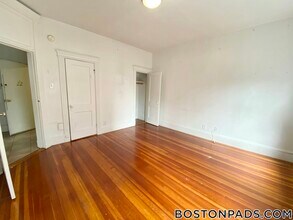 64 Hemenway St, Unit 22 in Boston, MA - Building Photo - Building Photo