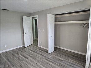 333 Tudor Dr in Cape Coral, FL - Building Photo - Building Photo