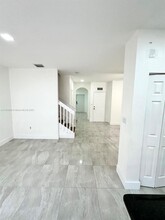 9285 SW 220th Ter in Cutler Bay, FL - Foto de edificio - Building Photo