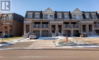 162 Davenfield Cir in Brampton, ON - Building Photo