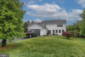 212 W Areba Ave in Hershey, PA - Building Photo - Building Photo