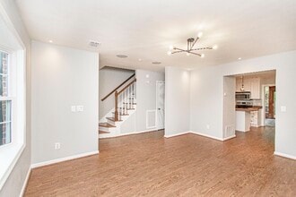 1825 Sussex Rd in Blacksburg, VA - Foto de edificio - Building Photo