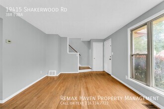 19415 Shakerwood Rd in Warrensville Heights, OH - Building Photo - Building Photo