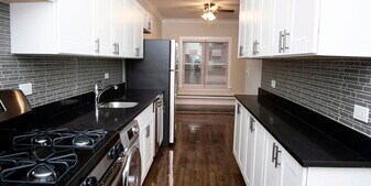 727 W Roscoe St in Chicago, IL - Building Photo