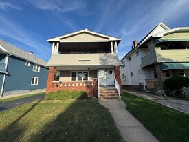 2115 Lewis Dr in Lakewood, OH - Building Photo