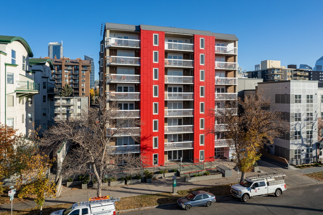 1122 16 Ave SW in Calgary, AB - Building Photo